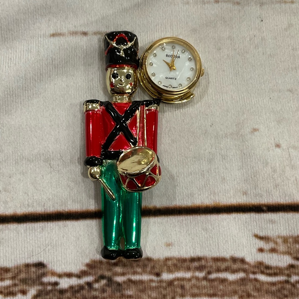 VINTAGE BECORA‎ TOY SOLDIER PIN